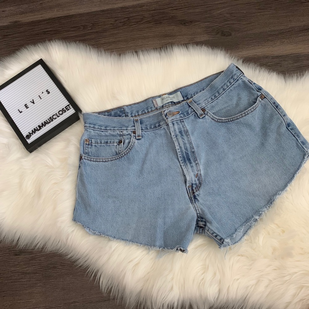 Levi’s 550 Light Wash Denim Cutoffs Sz 35